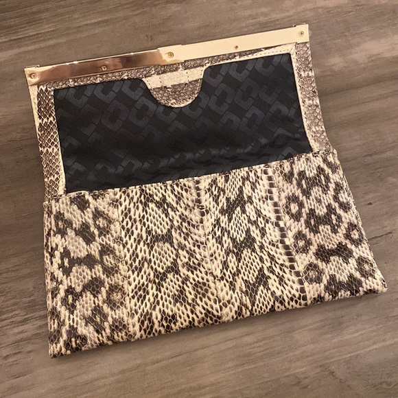 DVF Snakeskin clutch - Picture 7 of 8